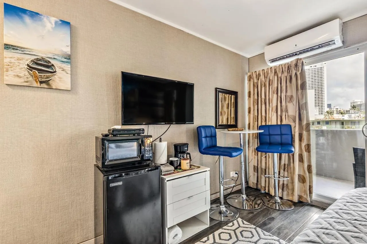 Picturesque Hotel Room With Private Balcony In Waikiki! Honolulu Apartment